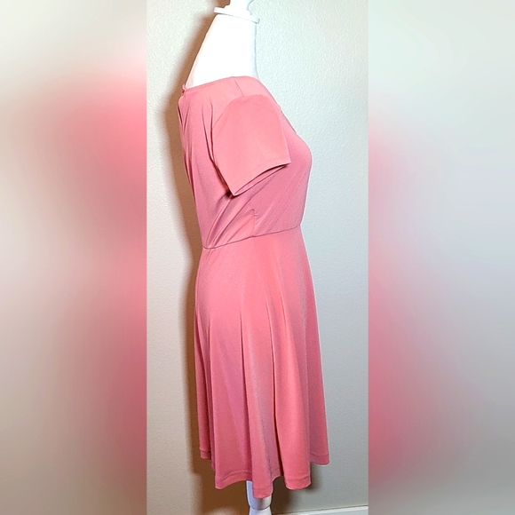 Maurices Fitted Women's Dress Size Small Pink Short Sleeve V-Neck Fit & Flare - Picture 3 of 7